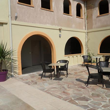 Logis Hostellerie De L'Abbaye Le Thoronet Exterior photo