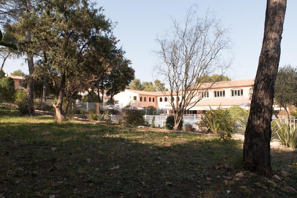 Logis Hostellerie De L'Abbaye Le Thoronet Exterior photo